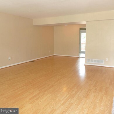 5820 Richardson Mews Square, Halethorpe, MD 21227 - photo 2