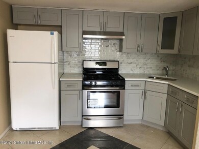 41 Hemlock Ln, Staten Island, NY 10309 - photo 5