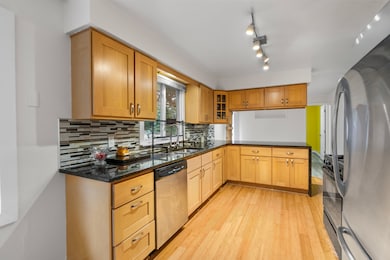 904 Chippewa Dr, Elgin, IL 60120 - photo 6