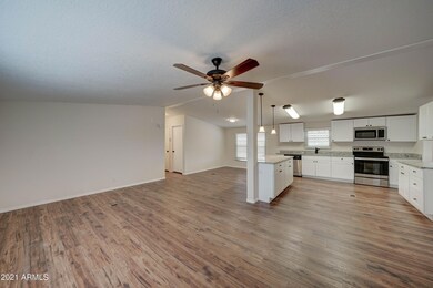 1403 E Scenic St-6