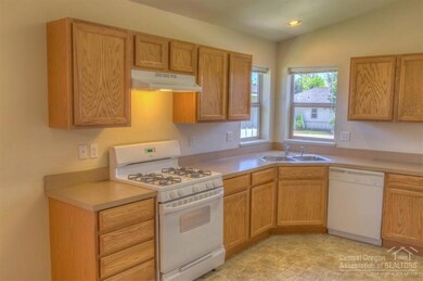 3071 NE Weddell St, Bend, OR 97701 - photo 5