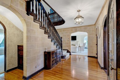 6. Foyer