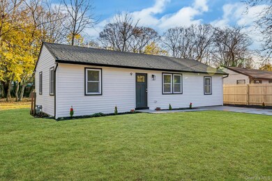 9 Lewis St, Riverhead, NY 11901 - photo 4