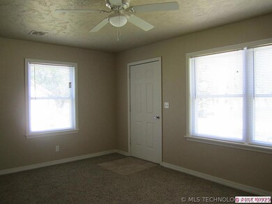 1106 NE 3rd St, Pryor, OK 74361 - photo 7