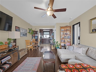 933 E 1st St unit 7, Long Beach, CA 90802 - photo 6