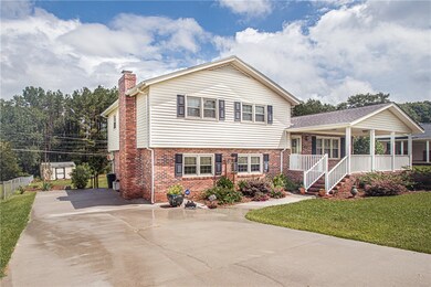 107 Crestwood Dr, Liberty, SC 29657 - photo 2