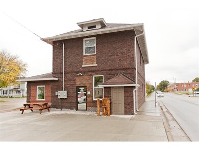 423 5th St NW, Cedar Rapids, IA 52405 - photo 3