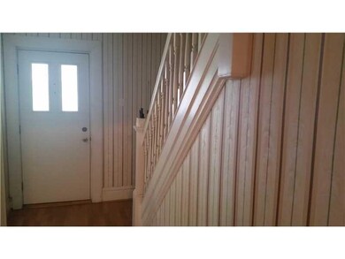 Entry/Foyer.