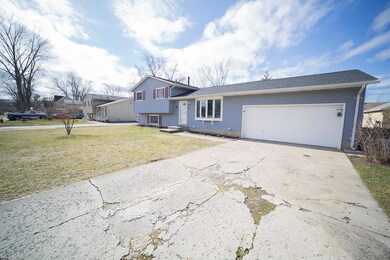 714 Hollywood Ave, Sheffield Lake, OH 44054 - photo 2