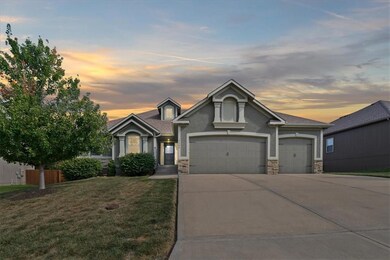 1106 SW 10th St, Oak Grove, MO 64075 - photo 2