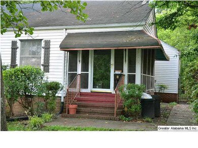 Wonderful screened in porch on the perfect street 