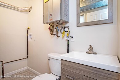 (7) HALF BATH