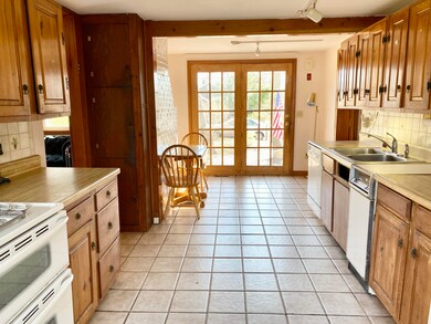 39 Lattimer Kitchen 3