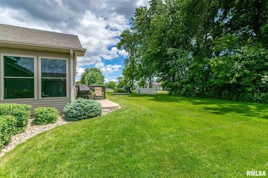 1715 Stone Gate Cir, Davenport, IA 52807 - photo 5