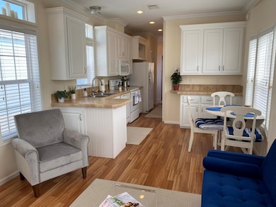 Kitchen eating area