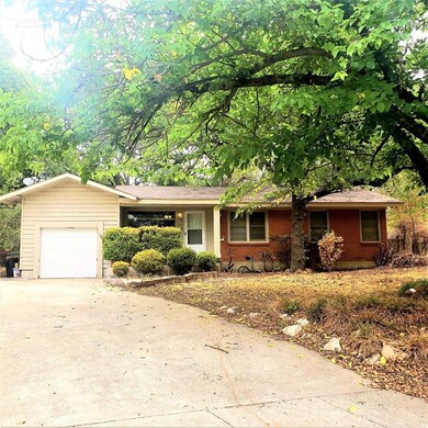 18 Lynwood Ct, Hurst, TX 76053 - photo 2