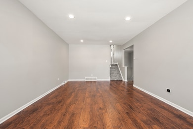 16380 Terry Ln, Oak Forest, IL 60452 - photo 3