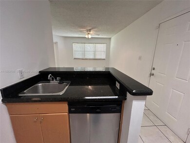 620 S Park Rd unit 152, Hollywood, FL 33021 - photo 2