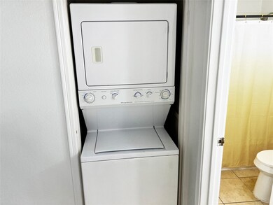 Washer/dryer included