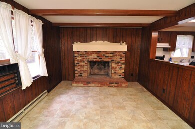 8881 N Frederick Pike, Cross Junction, VA 22625 - photo 7