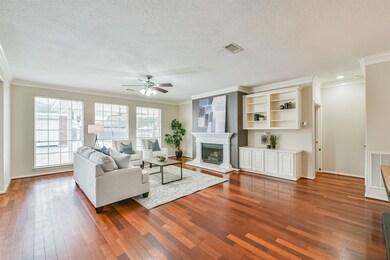 1202 Eagle Lakes Dr, Friendswood, TX 77546 - photo 6