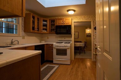 49CurrycombWBarnstableMA-Kitchen2