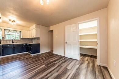 1406 W Parkwood Ave, Friendswood, TX 77546 - photo 3