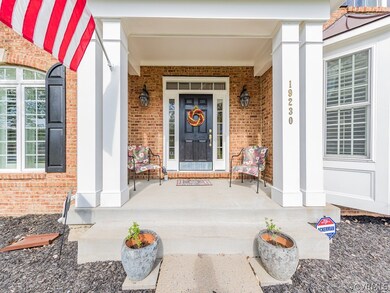 19230 Potomac Crest Dr, Triangle, VA 22172 - photo 2