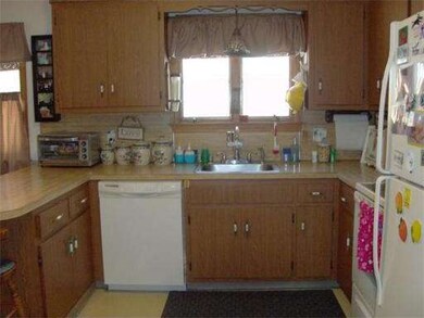 102 Rocky Meadow St, Middleboro, MA 02346 - photo 3