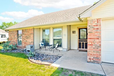 1304 Hutchins Ln, Springtown, TX 76082 - photo 5