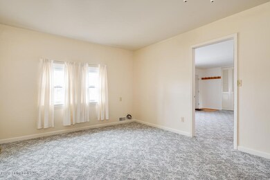 9208 Waltlee Rd, Louisville, KY 40291 - photo 7