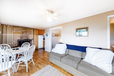 Living room & Dining