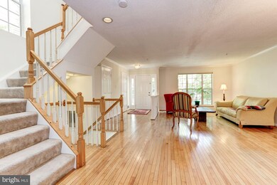 16 Cottage Field Ct, Germantown, MD 20874 - photo 2