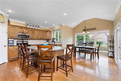 6049 Redbud St, Shawnee, KS 66218 - photo 4