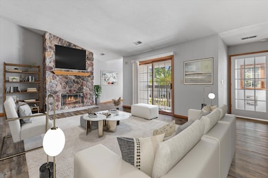 823 Quinlan Dr unit H, Pewaukee, WI 53072 - photo 2