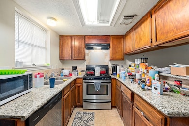 Granite Counter Top Kitchen with Hardwood Cabinetr