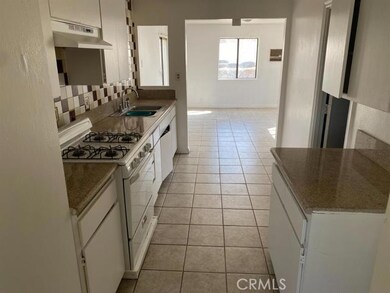 15135 Hesperia Rd, Victorville, CA 92395 - photo 3