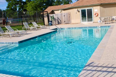 Deerwood Lakes Pool