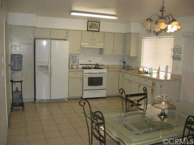 Kitchen & Dining Area