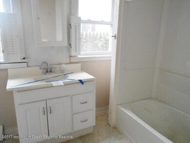 352-690984 - Bathroom - different angle