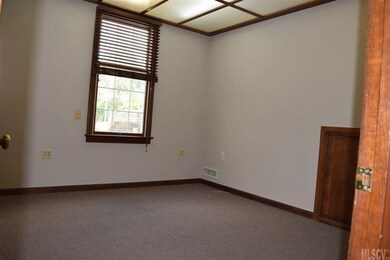 office or 4 bedroom
