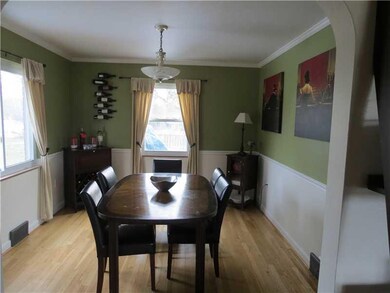 Dining Room. Lovely formal dining room with crown 
