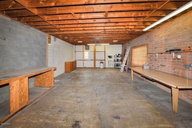 Garage/Workshop