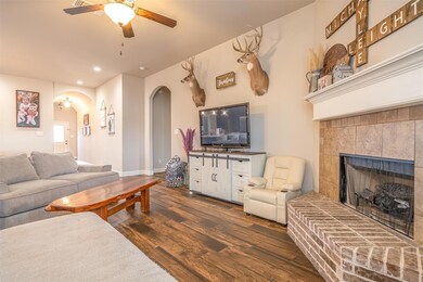 1912 Town Creek Cir, Weatherford, TX 76086 - photo 6