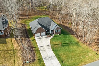 957 Chamberlin Dr, Asheboro, NC 27205 - photo 2