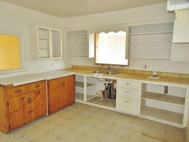 561-958217-kitchen (3)