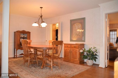 10822 Brewer House Rd, Rockville, MD 20852 - photo 5