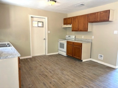 1504 5th St, Kerrville, TX 78028 - photo 4