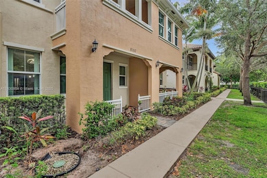 8150 Cascada Isles Dr, Hollywood, FL 33024 - photo 2