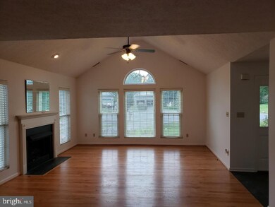 979 Caledonia Dr, Martinsburg, WV 25405 - photo 4